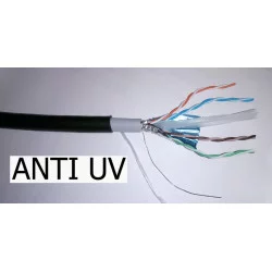 câble Ethernet noir résistant aux UV et aux intempéries, vue avec extrémité portant 4 paires et le feuillard de blindage