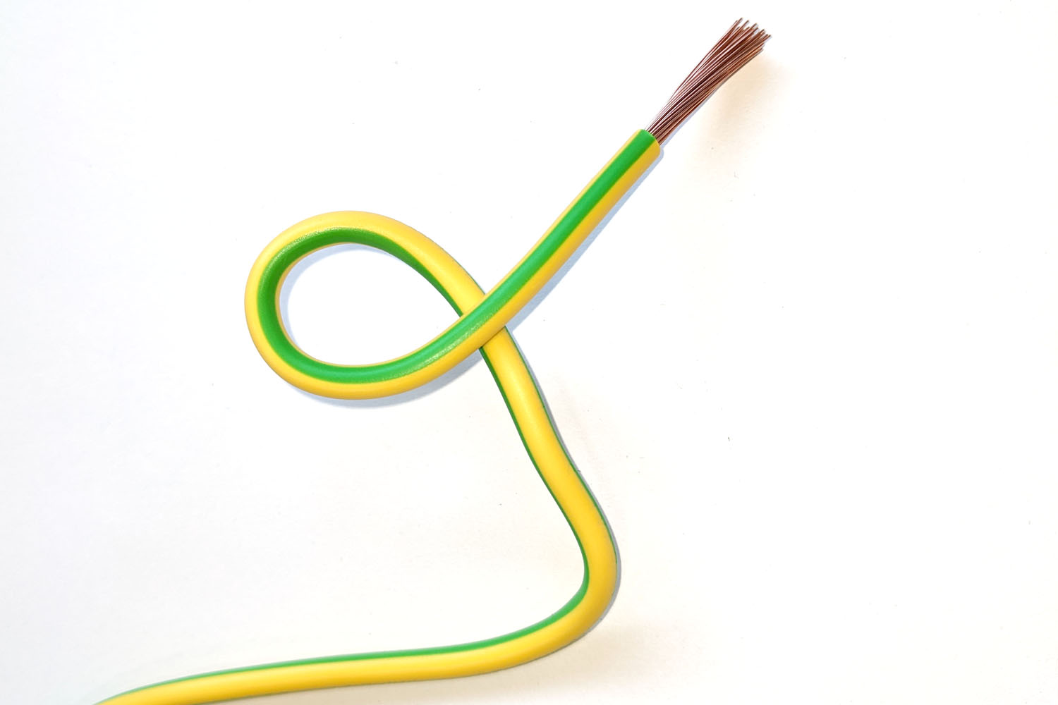 fil electrique vert et jaune pour mise à la terre